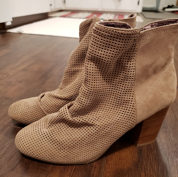 Size 10 suede Mia Boots - Picture 4 of 4